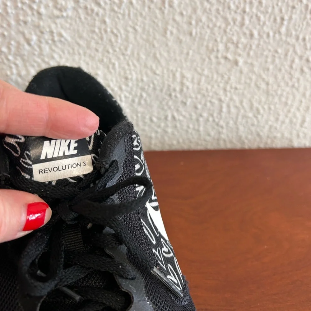 Nike Women’s Revolution 3‎ Black White Heart Pattern Sneakers size 6.5 Y